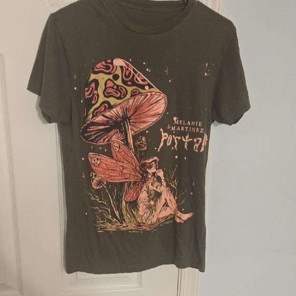 Melanie Martinez Graphic Tee - Olive Green - Picture 1 of 3